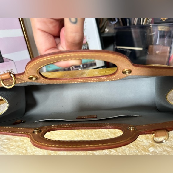 Louis Vuitton Yellow Monogram Vernis Roxbury Drive 2Way Handbag - Picture 14 of 14